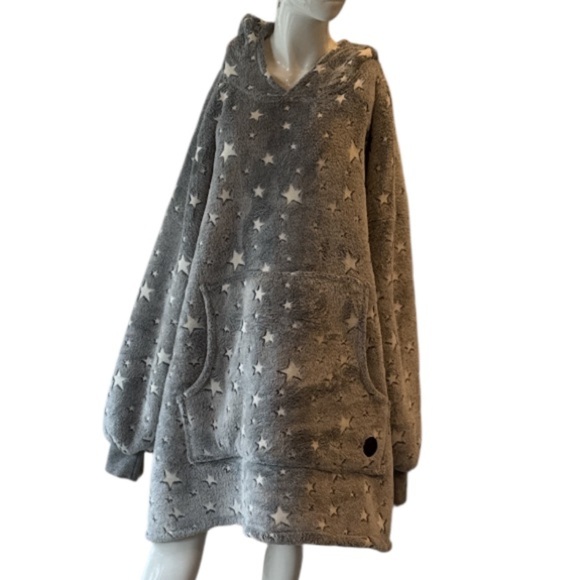 Three Poodle Luminous Grey Star Sherpa & Fleece Blanket Hoodie Size OS - Picture 7 of 14